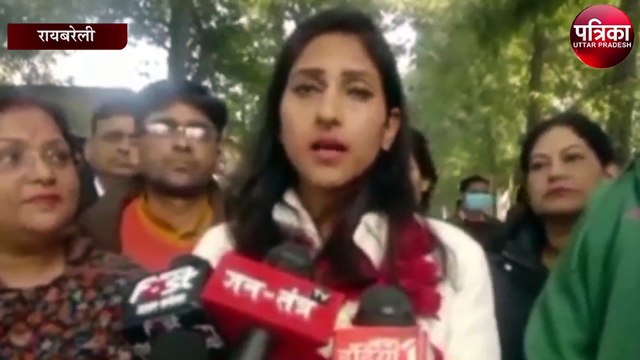 नामांकन करने पहुंची अदिति सिंह ने प्रियंका गाँधी को लेकर कहा...