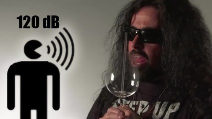 Peut-on briser un verre avec sa voix ? Cette rock star a tenté l'expérience