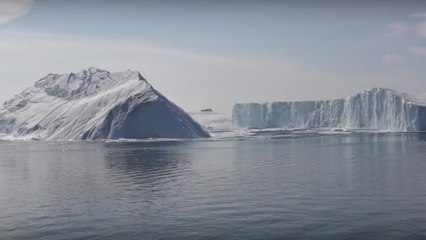 Les impressionnantes images de la rupture d'un énorme iceberg au Groenland