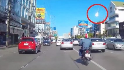 Une incroyable boule de feu aperçue dans le ciel de Bangkok