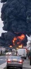 Un violent incendie dans un entrepôt de tapis en caoutchouc à Joué-sur-Erdre, près de Nantes