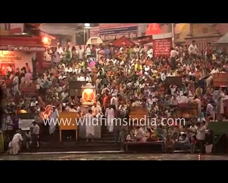Evening aarti at the ghats