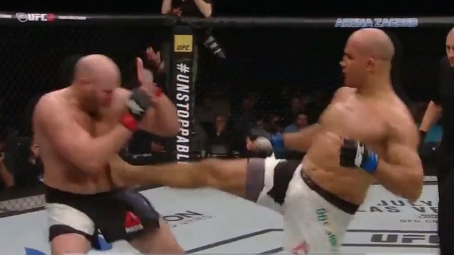 Junior Dos Santos: Sein Front-Kick “This is Sparta” gegen Ben Rothwell