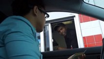 Dieser Mann macht seinen Fast-Food-Angestellten ein unglaubliches Geschenk!