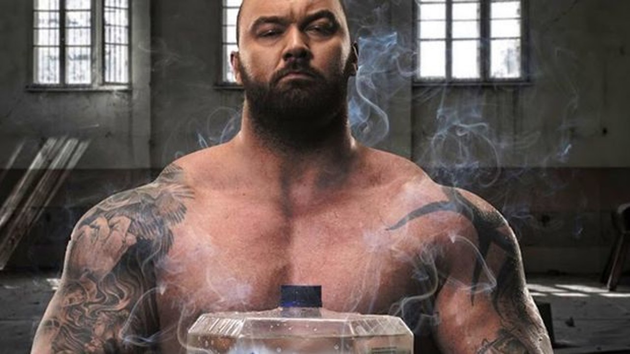 Hafthór Björnsson 'The Mountain' aus 'Game of Thrones' stellt sein neues Getränk vor, das perfekt zu ihm passt