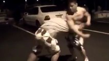 Im Streit zeigen zwei Jiu-Jitsu-Experten auf einem Parkplatz, was sie können!