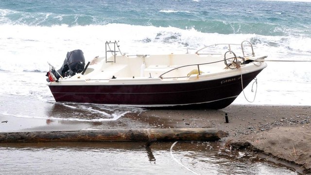 Bodrum’da şiddetli lodos tekneleri karaya savurdu
