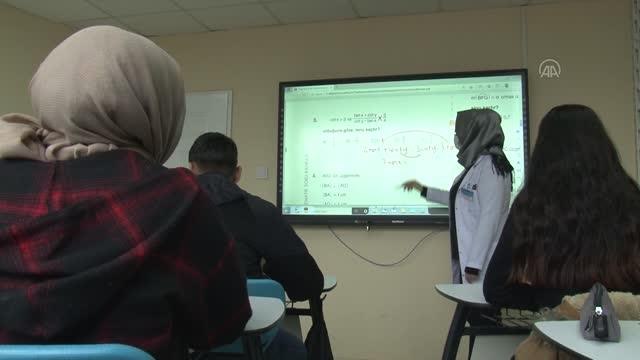 DİYARBAKIR - Öğrenciler yarıyıl tatilini Akademi Lise ve Bilgievi'nde geçiriyor