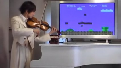 Il reproduit les sons d'une partie de Super Mario Bros au violon !