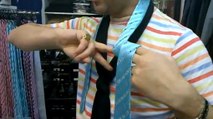 Ein genialer Trick, um schnell seine Krawatte neu zu binden