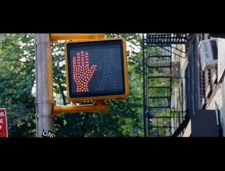 Bir Çılgının İçinde Orijinal Fragman