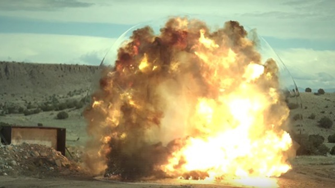 Ils filment au ralenti l'impressionnante onde de choc produite par 45 kg d'explosif