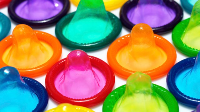 Des chercheurs fabriquent un préservatif aussi fin qu'un cheveu à partir... d'herbe