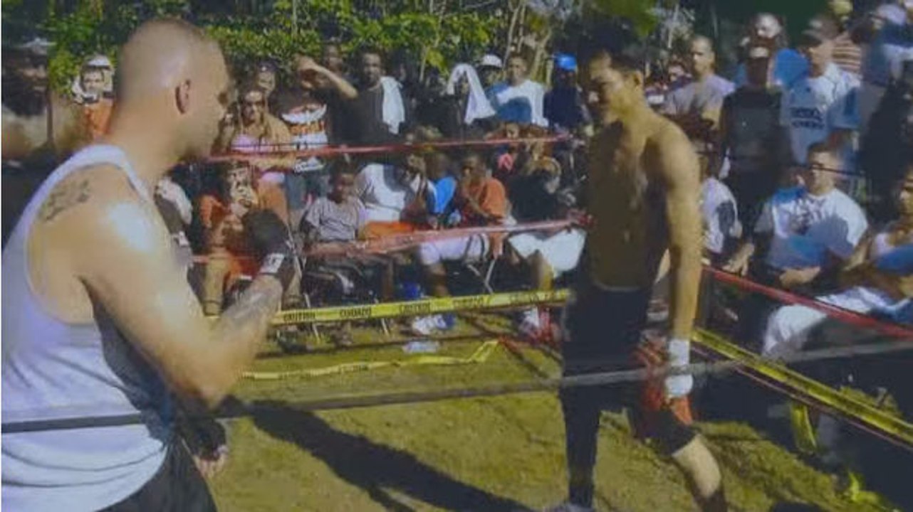 Muay-thai-experte fordert amateur auf der straße heraus!