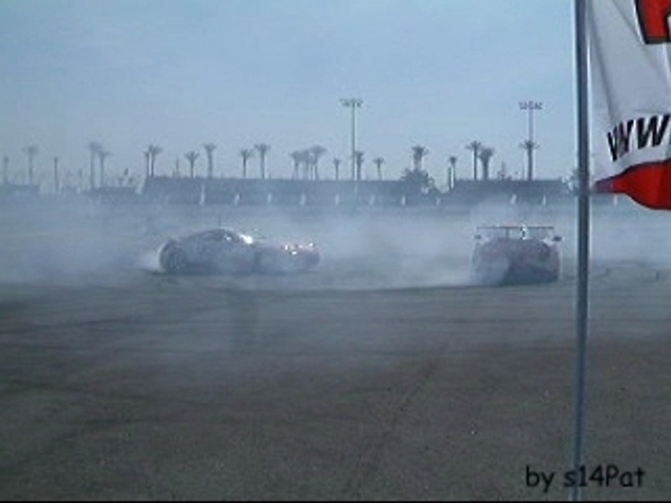 350z and Supra drifting