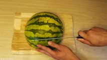 So schneidet ihr am besten eine Wassermelone
