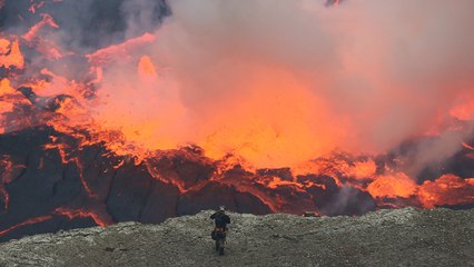 Un aventurier capture des images incroyables du lac de lave du volcan Nyiragongo