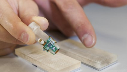 Un innovant doigt bionique redonne des sensations à un patient amputé