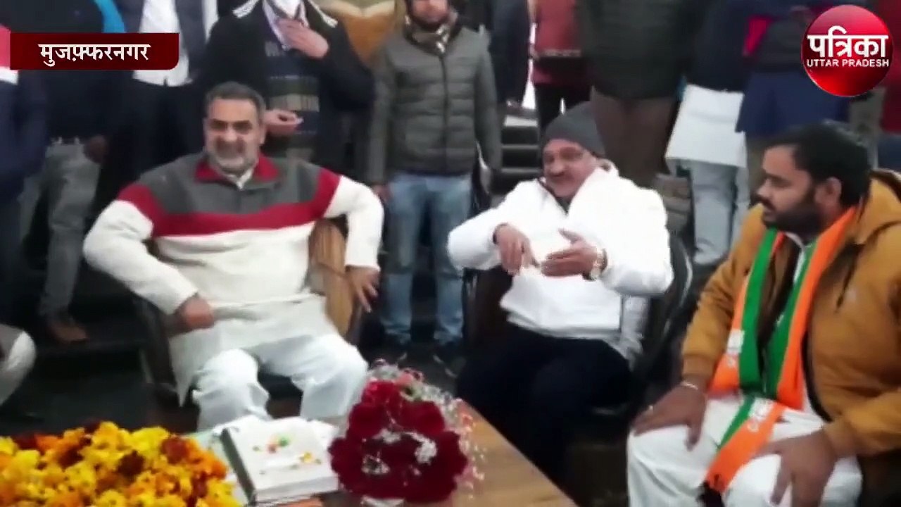 पूर्व ब्लाक प्रमुख पति सैंकड़ो समर्थकों के साथ प...