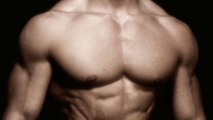 Brustmuskeltraining: Die perfekten Liegestütze auf 3 Stühlen für eine absolute Körperbeherrschung