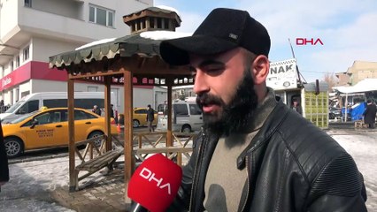 Küçük çocuğun köpeği sırtına almaya çalıştığı anlar duygulandırdı