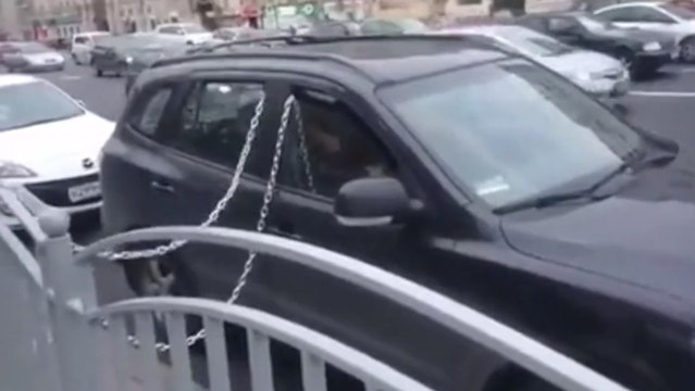 Dieser Typ hat eine originelle Strategie gefunden, damit sein Auto nicht gestohlen wird