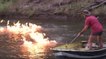 Un député australien enflamme une rivière pour dénoncer la fracturation hydraulique
