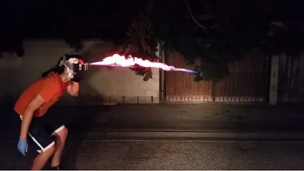 Un youtubeur créé un casque qui tire des flammes par les yeux