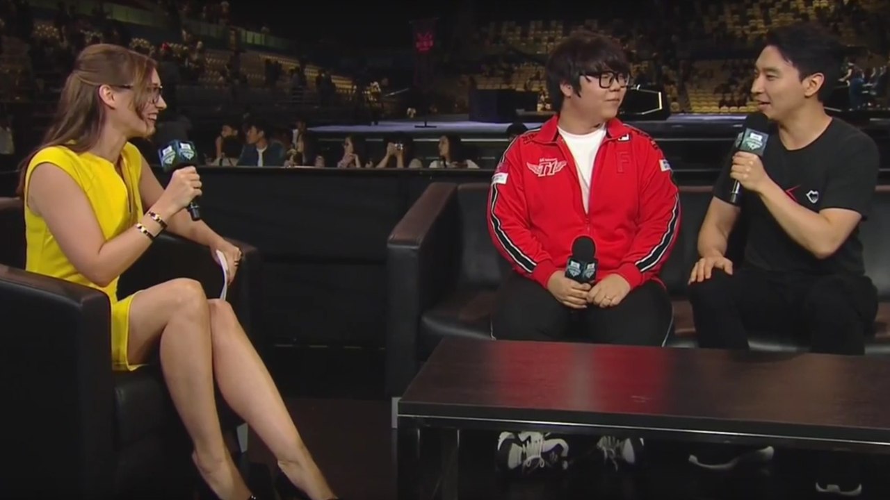 League of Legends: Der Support von SKT T1 flirtet mit Sjokz im Interview