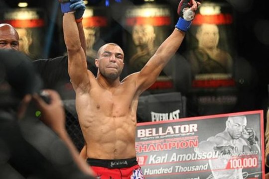 Karl Amoussou: Der französische Kämpfer schlägt seinen Gegner KO bei der Venator Fighting Championship