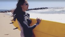 Diese 4 Surferinnen reiten die Wellen mit nur einem Accessoire: Bodypainting! (Video)