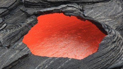 Kilauea : une lucarne ouverte sur le volcan dévoile un impressionnant flux de lave