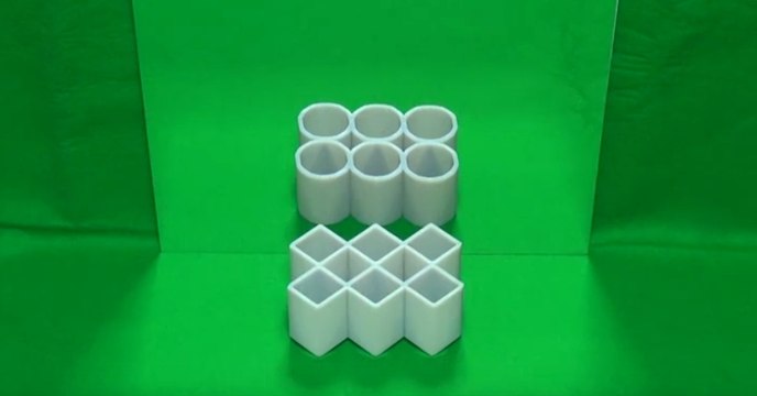 L'incroyable illusion d'optique qui transforme des rectangles en cercles dans un miroir