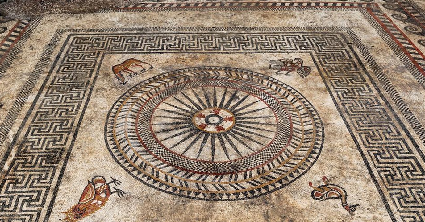 De splendides mosaïques romaines vieilles de 2000 ans découvertes à Uzès en France
