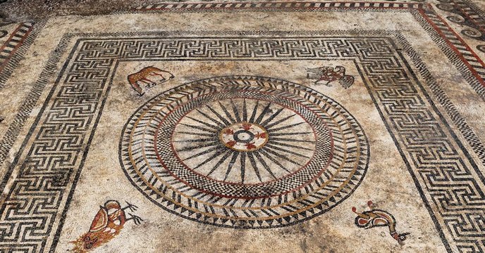 De splendides mosaïques romaines vieilles de 2000 ans découvertes à Uzès en France