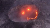 Quand le volcan Kilauea affiche un sourire de lave filmé depuis le ciel