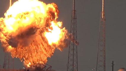 Violente explosion de la fusée de Space X sur le site de la NASA