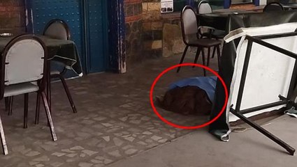 Ecel kahvehanede yakaladı! Çevredekiler uyduğunu sandı ama çoktan ölmüştü