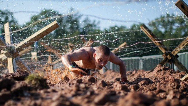 Der Wahnsinns-Hindernisparcours der Navy Seals für die Auswahl ihrer Soldaten ist angseinflößend!