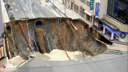 Un gigantesque trou engloutit une avenue en plein centre-ville au Japon