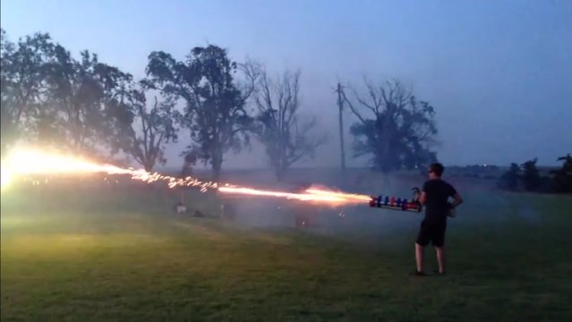 GTA 5 : des joueurs ont recréé le lanceur de feux d'artifice du jeu dans la vraie vie