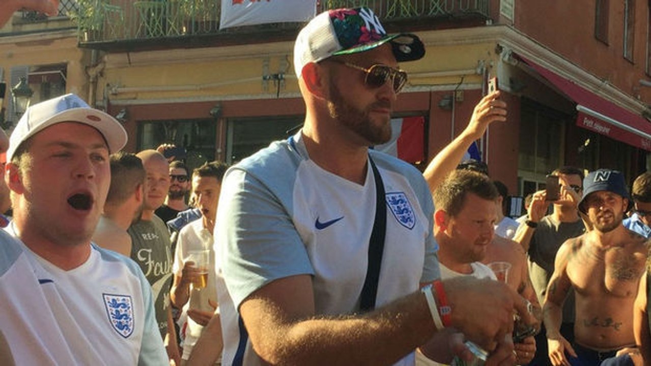 Tyson Fury: Der Weltmeister im Schwergewicht feiert mit britischen Fans