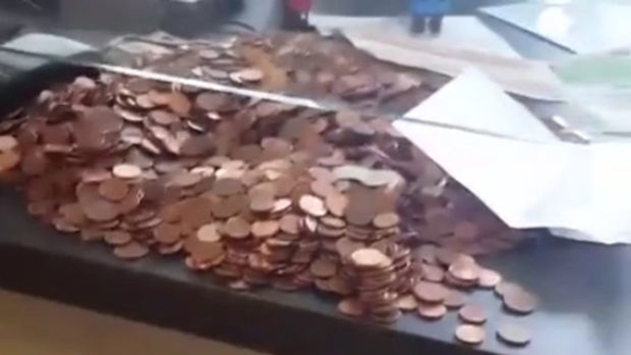 Der Franzose zahlte sein Bußgeld mit 5 000 Münzen in 1 bis 5-Cent Stücken!