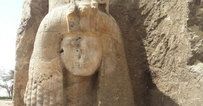 Les archéologues découvrent par hasard une statue de reine dans un temple en Egypte