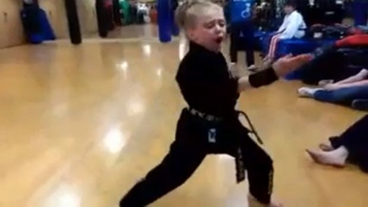 Dieses 8-jähriges Mädchen ist ein Karate-Wunderkind
