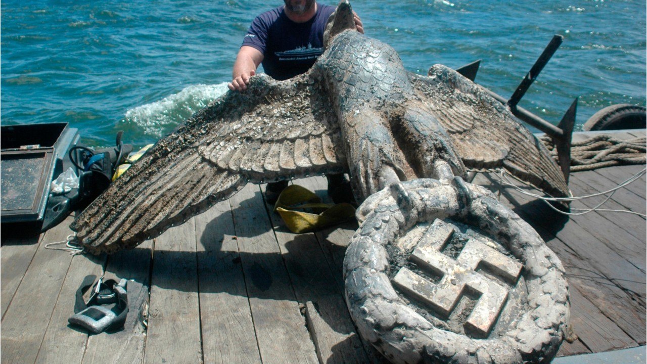 Que va devenir cette statue nazie, qui servait de figure de proue à un navire allemand ?