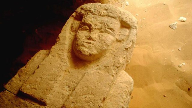 Des archéologues découvrent trois tombeaux vieux de 2000 ans en Egypte