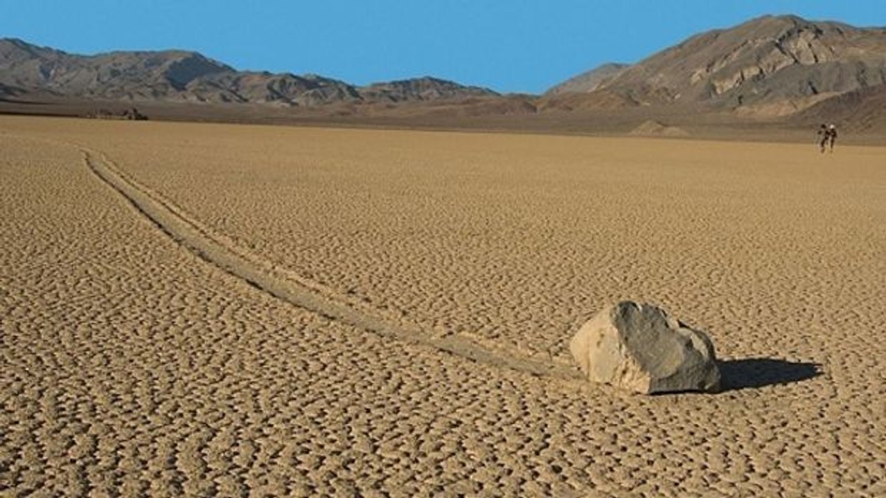 Death Valley (USA): Rätsel um die Steine, die sich von selbst bewegen