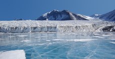 Un mystérieux trou géant apparu en Antarctique intrigue les scientifiques