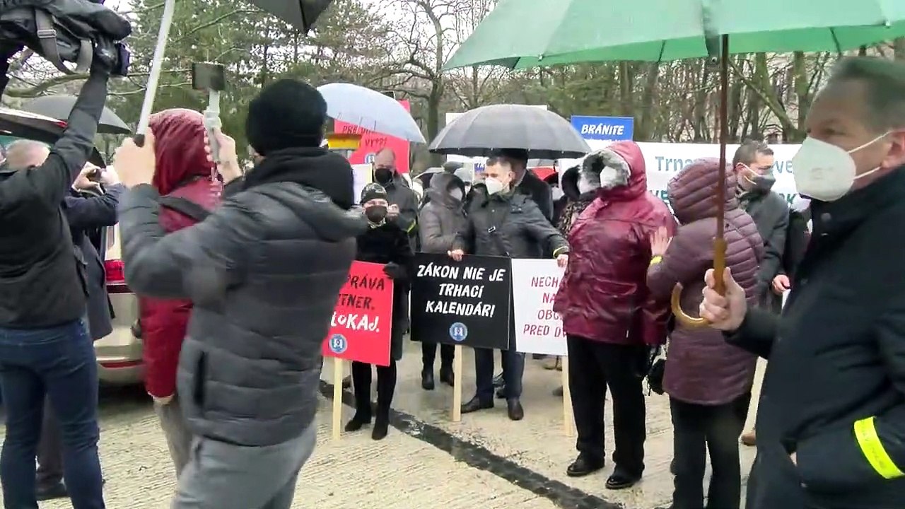 ZÁZNAM: ZMOS organizuje protest samospráv